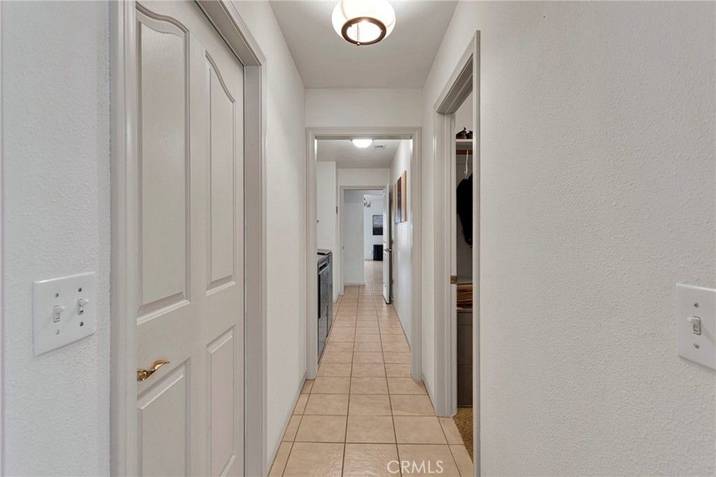 Image 44 of property listing at 19581 Powhatan Rd, Apple Valley, CA 92308