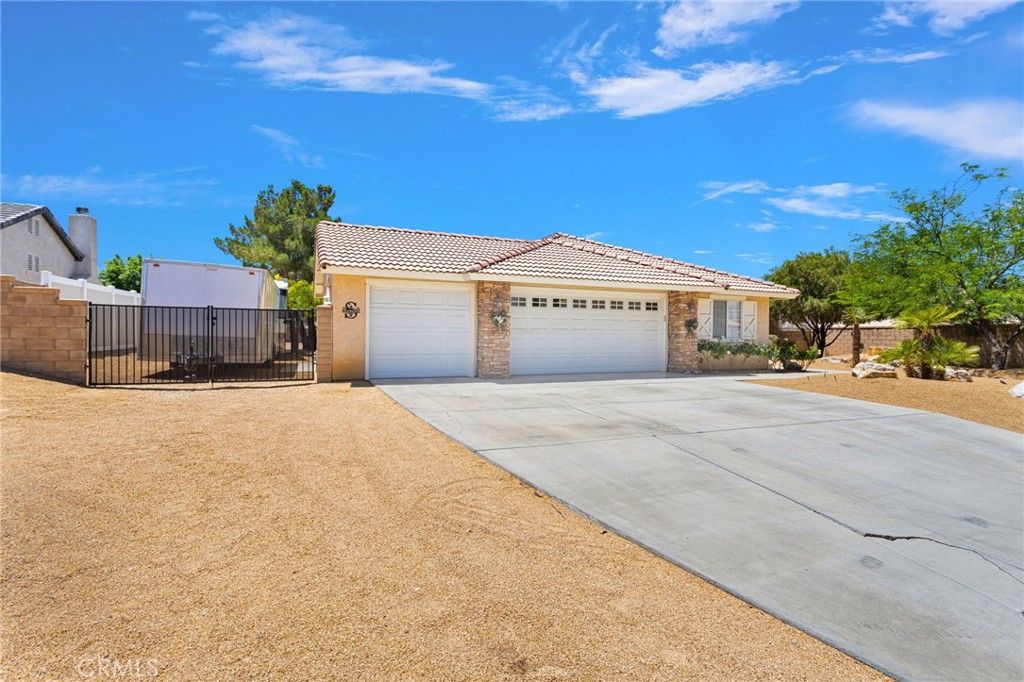 Image 5 of property listing at 19581 Powhatan Rd, Apple Valley, CA 92308
