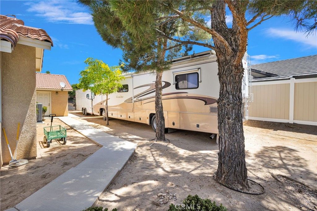 Image 52 of property listing at 19581 Powhatan Rd, Apple Valley, CA 92308