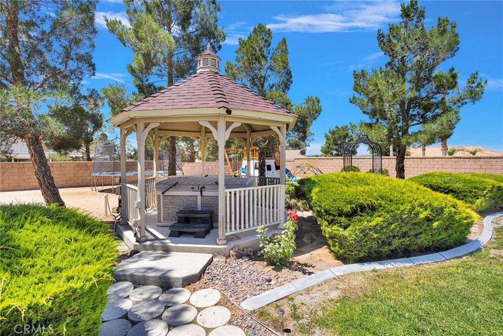 Image 53 of property listing at 19581 Powhatan Rd, Apple Valley, CA 92308