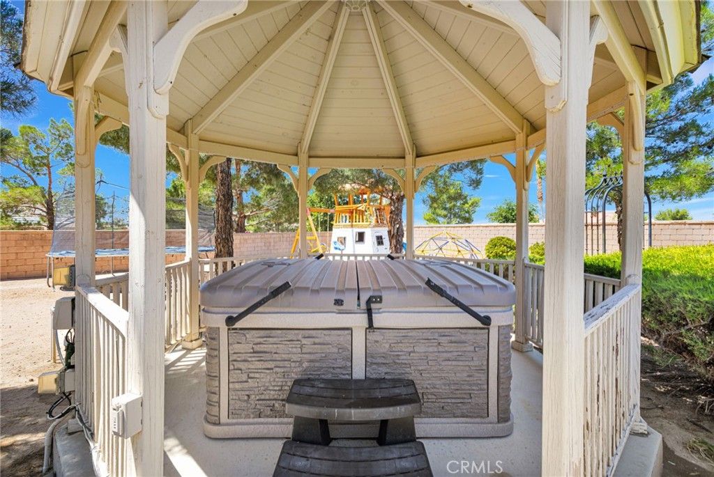 Image 54 of property listing at 19581 Powhatan Rd, Apple Valley, CA 92308
