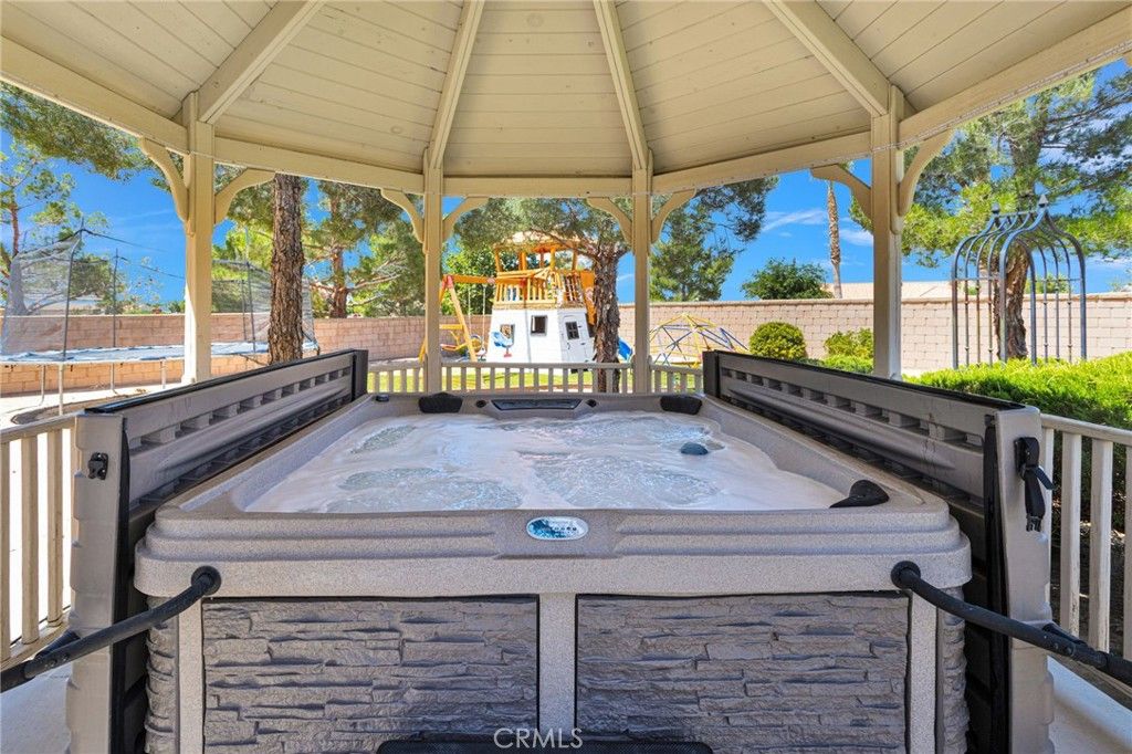 Image 55 of property listing at 19581 Powhatan Rd, Apple Valley, CA 92308