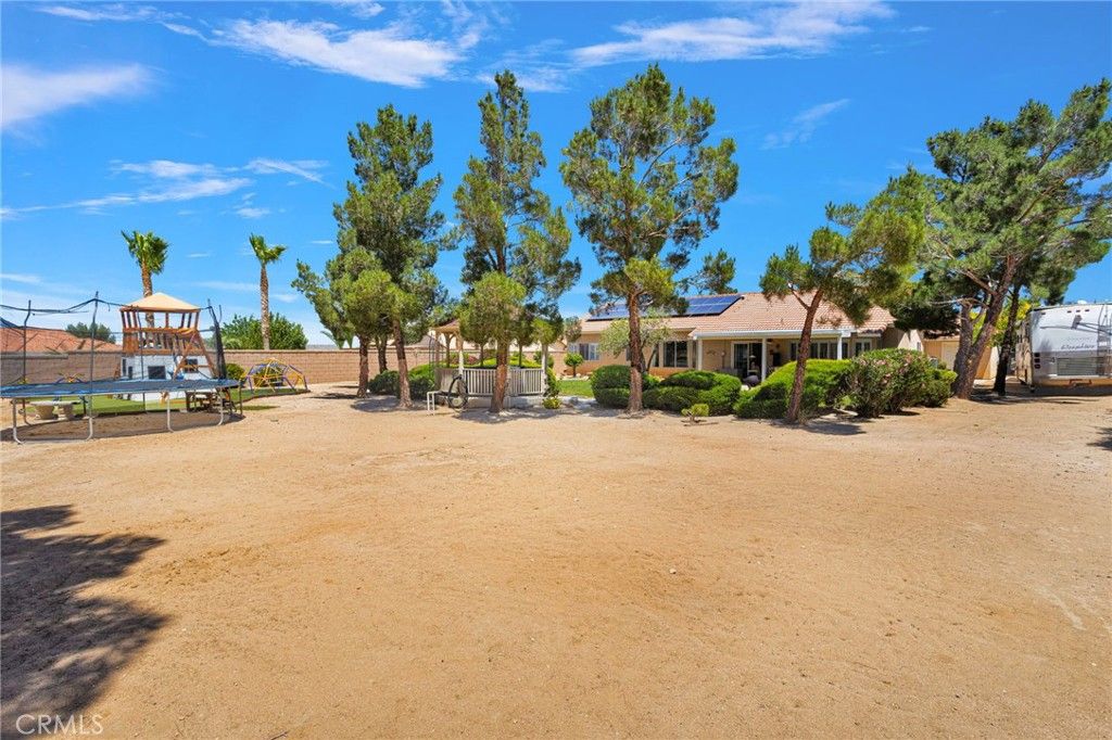 Image 57 of property listing at 19581 Powhatan Rd, Apple Valley, CA 92308