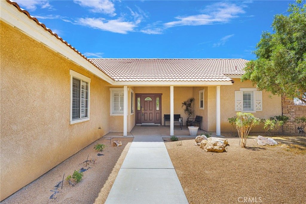 Image 6 of property listing at 19581 Powhatan Rd, Apple Valley, CA 92308