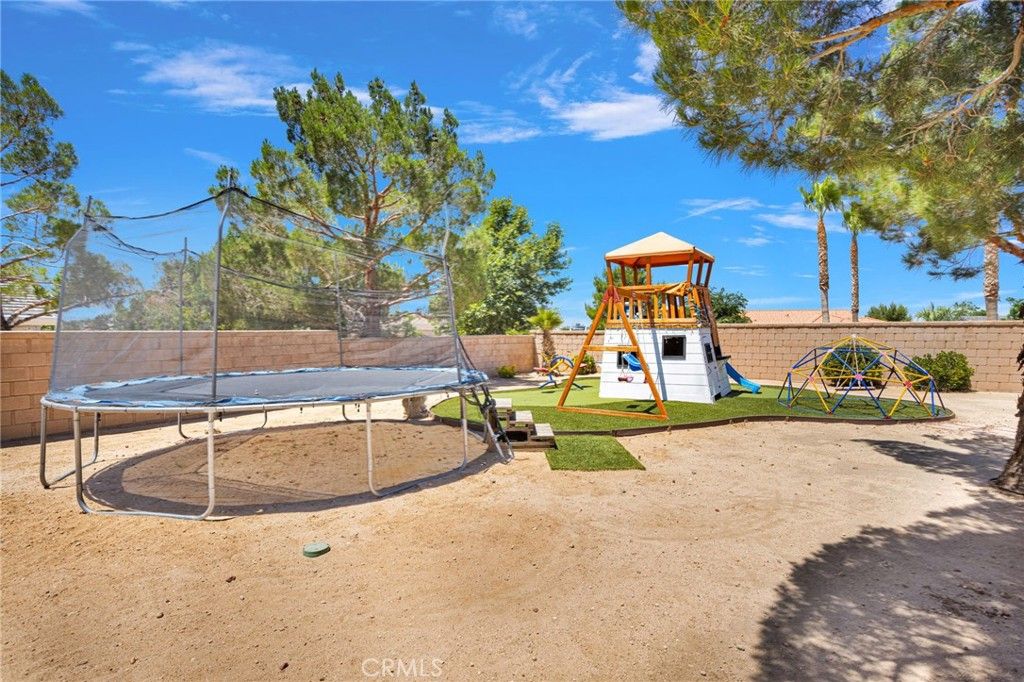 Image 61 of property listing at 19581 Powhatan Rd, Apple Valley, CA 92308