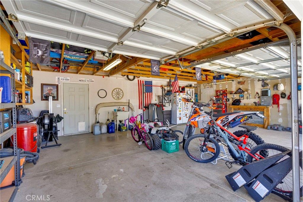 Image 63 of property listing at 19581 Powhatan Rd, Apple Valley, CA 92308