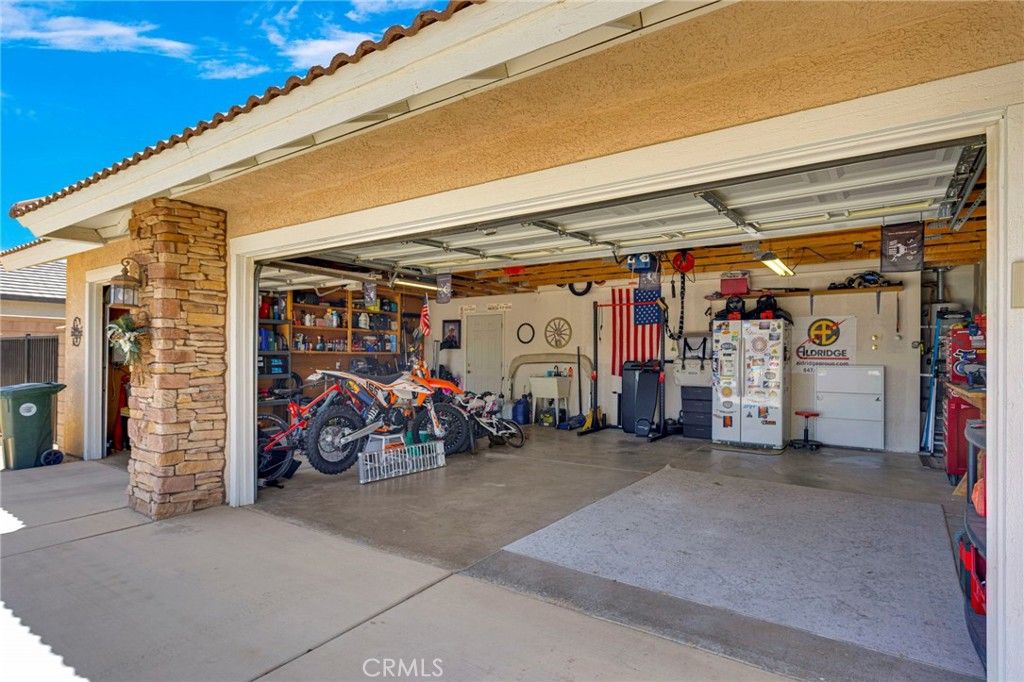 Image 64 of property listing at 19581 Powhatan Rd, Apple Valley, CA 92308