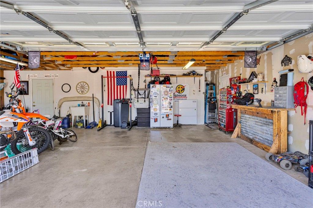 Image 65 of property listing at 19581 Powhatan Rd, Apple Valley, CA 92308