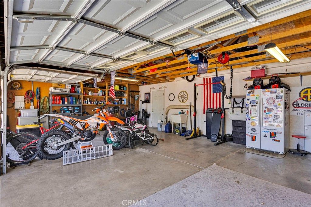 Image 66 of property listing at 19581 Powhatan Rd, Apple Valley, CA 92308