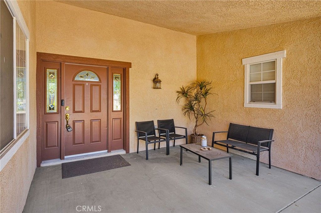 Image 7 of property listing at 19581 Powhatan Rd, Apple Valley, CA 92308