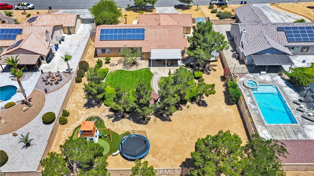 Image 71 of property listing at 19581 Powhatan Rd, Apple Valley, CA 92308