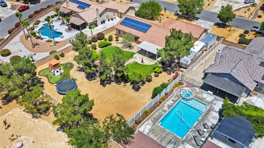 Image 72 of property listing at 19581 Powhatan Rd, Apple Valley, CA 92308
