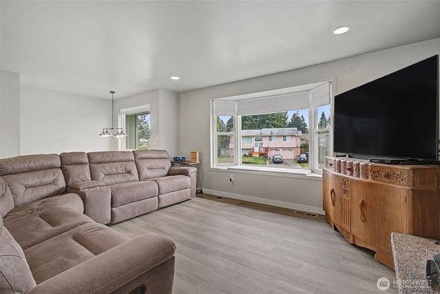 33831 37th Avenue SW, Federal Way, WA 98023