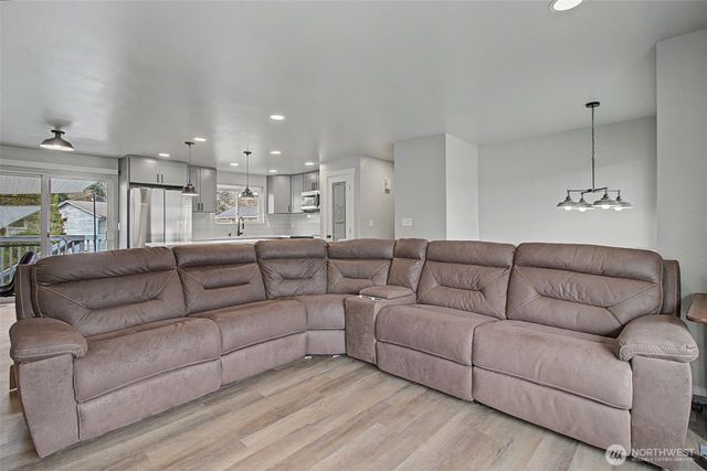 33831 37th Avenue SW, Federal Way, WA 98023