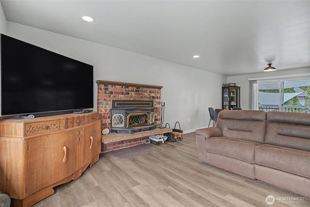 33831 37th Avenue SW, Federal Way, WA 98023