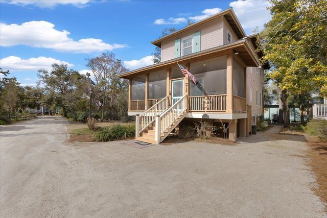 305 NE Winslow Street, Steinhatchee, FL 32359