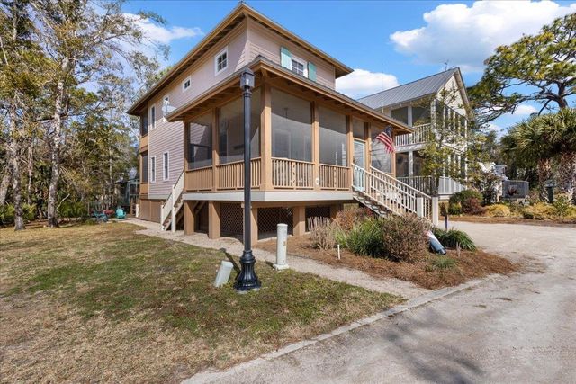 305 NE Winslow Street, Steinhatchee, FL 32359