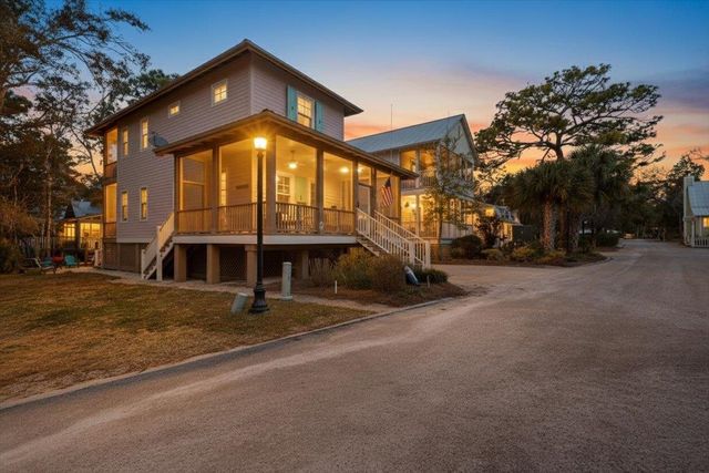 305 NE Winslow Street, Steinhatchee, FL 32359