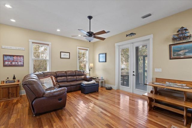 305 NE Winslow Street, Steinhatchee, FL 32359