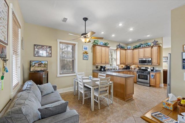 305 NE Winslow Street, Steinhatchee, FL 32359