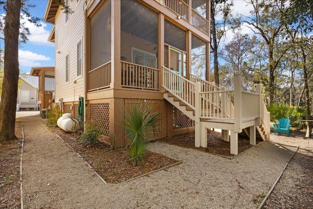 305 NE Winslow Street, Steinhatchee, FL 32359