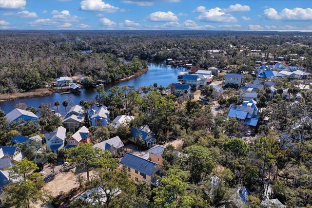 305 NE Winslow Street, Steinhatchee, FL 32359