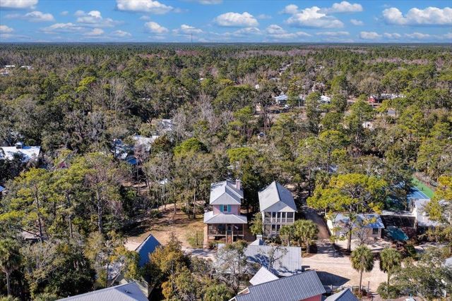 305 NE Winslow Street, Steinhatchee, FL 32359