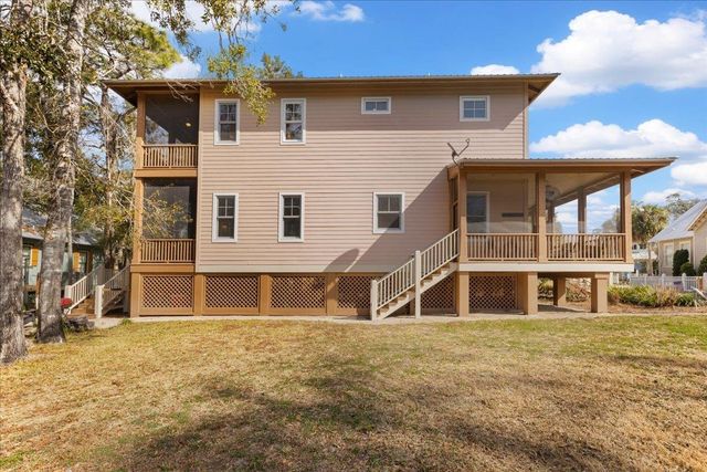 305 NE Winslow Street, Steinhatchee, FL 32359