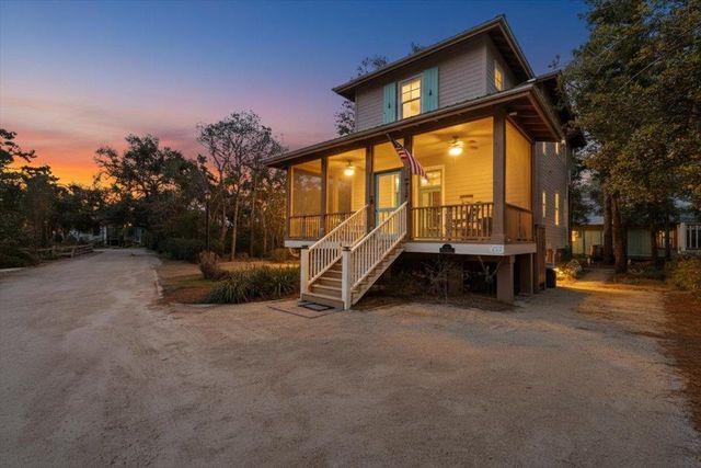 305 NE Winslow Street, Steinhatchee, FL 32359