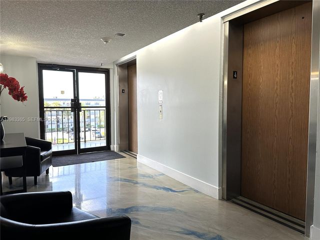 9370 SW 8th St 423, Boca Raton, FL 33428