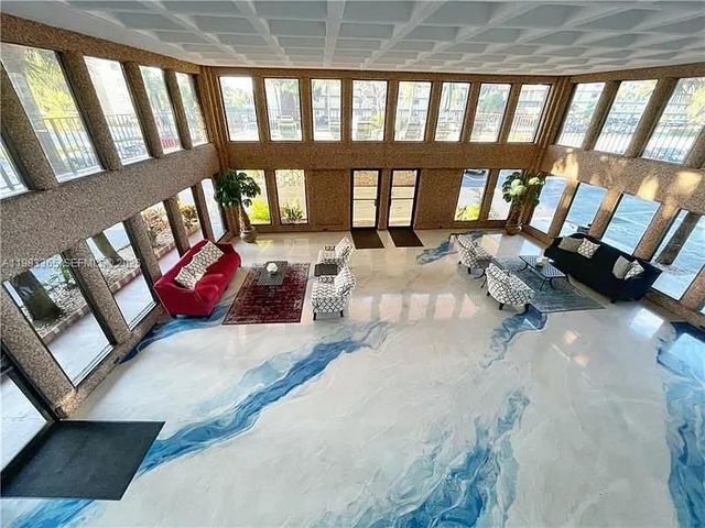 9370 SW 8th St 423, Boca Raton, FL 33428