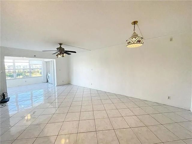 9370 SW 8th St 423, Boca Raton, FL 33428