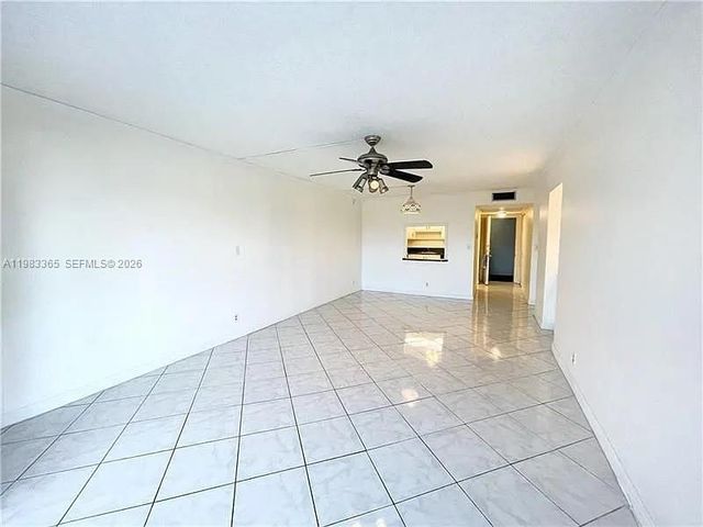 9370 SW 8th St 423, Boca Raton, FL 33428