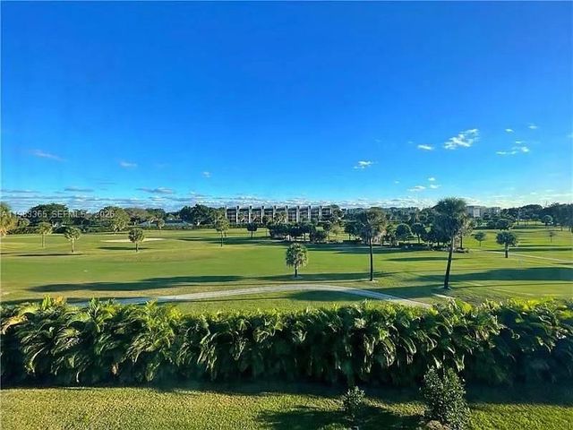 9370 SW 8th St 423, Boca Raton, FL 33428