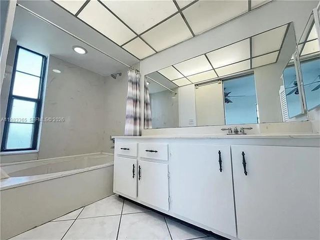 9370 SW 8th St 423, Boca Raton, FL 33428