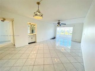 9370 SW 8th St 423, Boca Raton, FL 33428