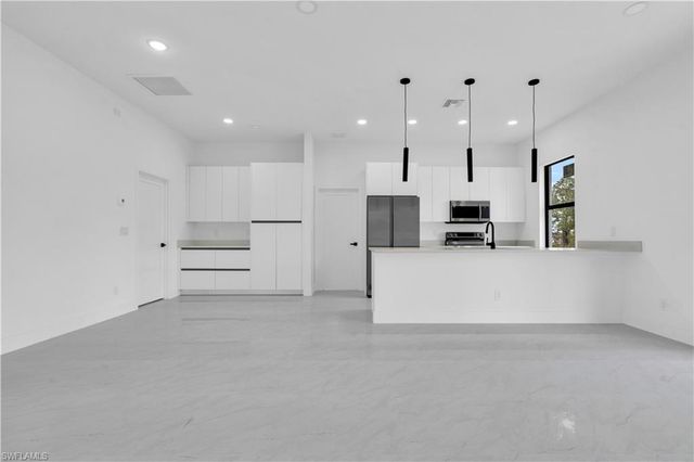 2700 42nd st W, Lehigh Acres, FL 33971