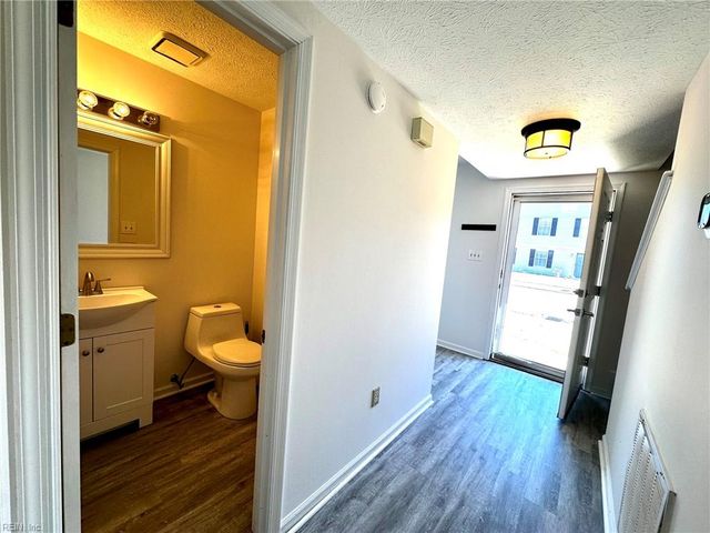 2 Longleaf CT, Hampton, VA 23666