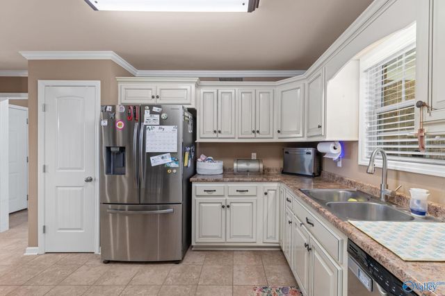 3709 Chartwell Court, Decatur, AL 35603