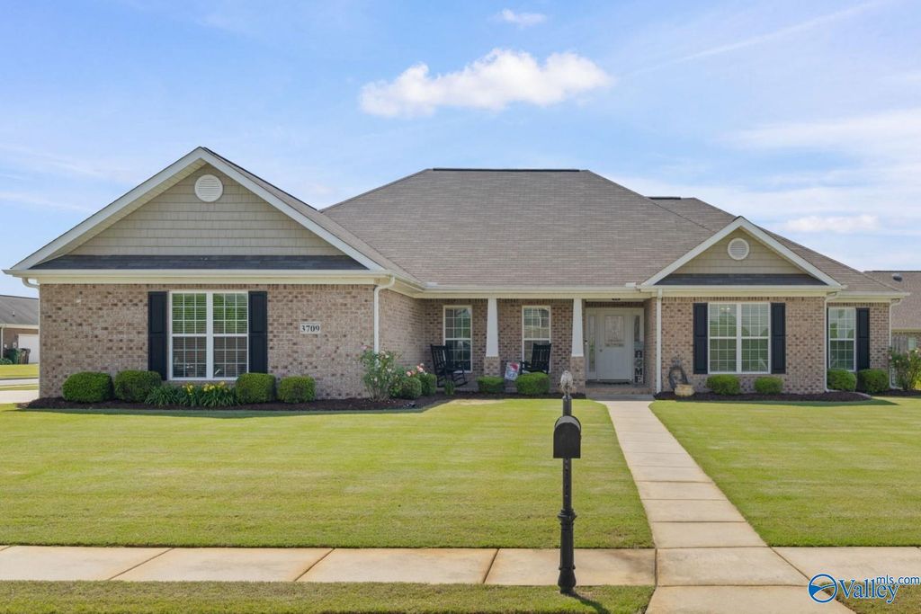 3709 Chartwell Court, Decatur, AL 35603