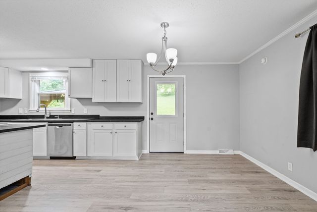 684 Dean Rd, Clarksville, TN 37040