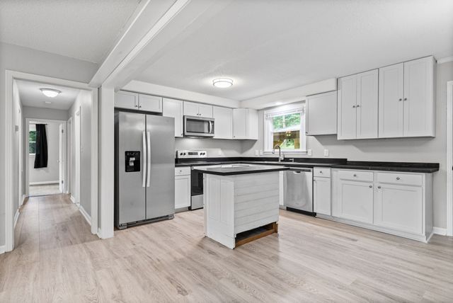 684 Dean Rd, Clarksville, TN 37040