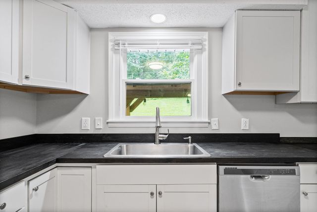 684 Dean Rd, Clarksville, TN 37040