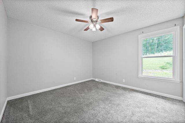 684 Dean Rd, Clarksville, TN 37040
