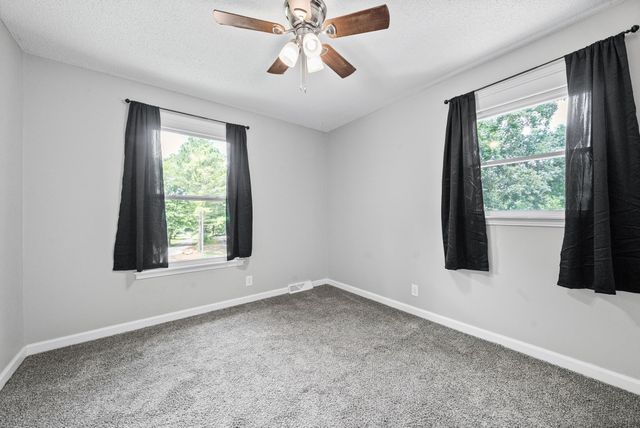 684 Dean Rd, Clarksville, TN 37040