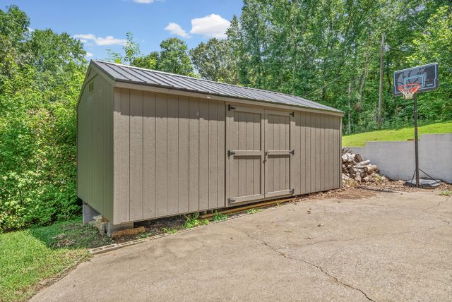 684 Dean Rd, Clarksville, TN 37040