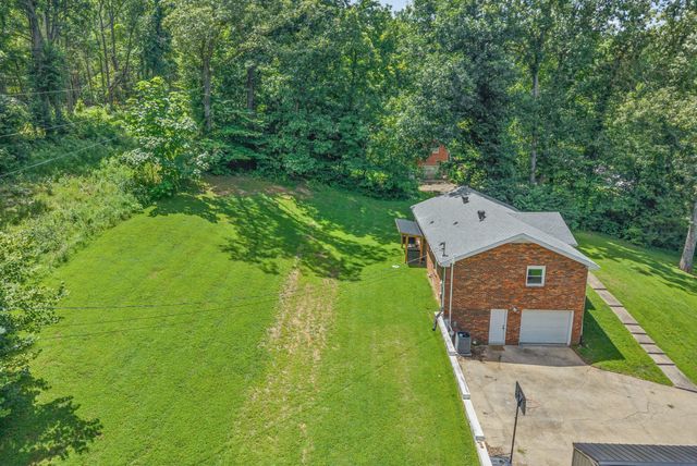 684 Dean Rd, Clarksville, TN 37040
