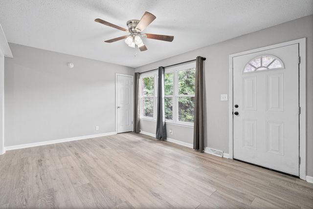 684 Dean Rd, Clarksville, TN 37040