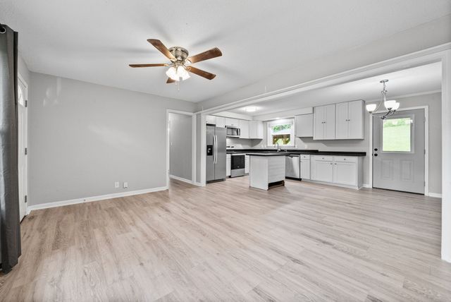 684 Dean Rd, Clarksville, TN 37040