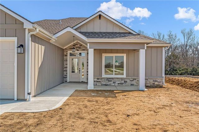 318 Rockers Drive, Baldwin City, KS 66006